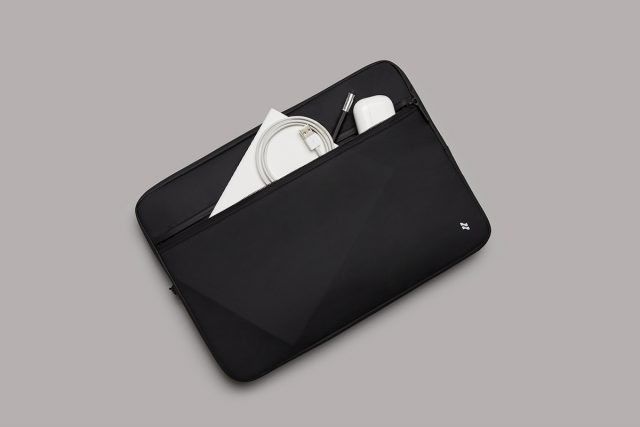 Zipperless laptop outlet sleeve