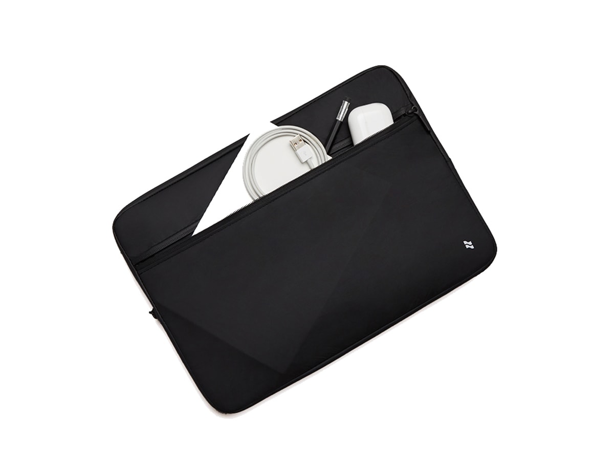 Lojel-slash-laptop-sleeve-13-